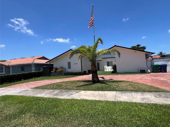 10433 SW 21st Ter, Miami FL 33165