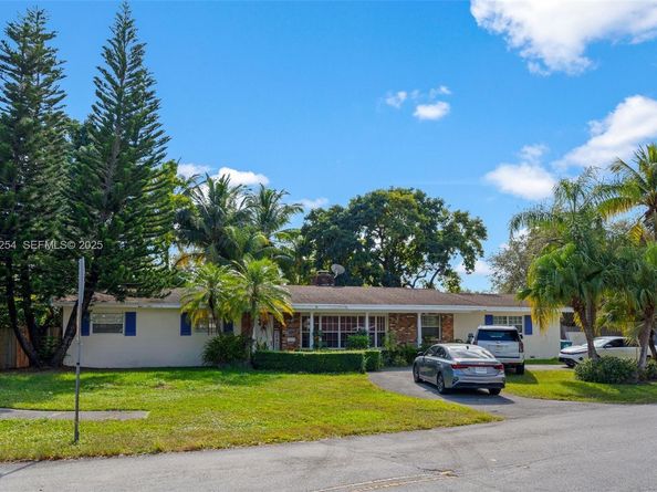 8200 SW 164th St, Palmetto Bay FL 33157