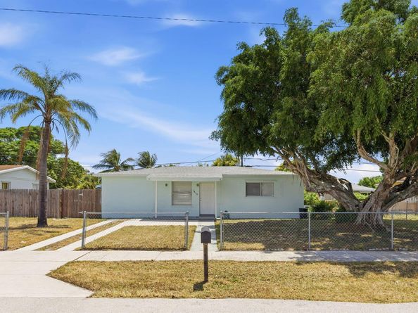 1410 NW 1st Court, Boynton Beach FL 33435