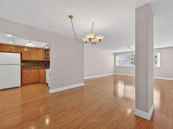 111 Golden Isles Dr D12, Hallandale Beach FL 33009