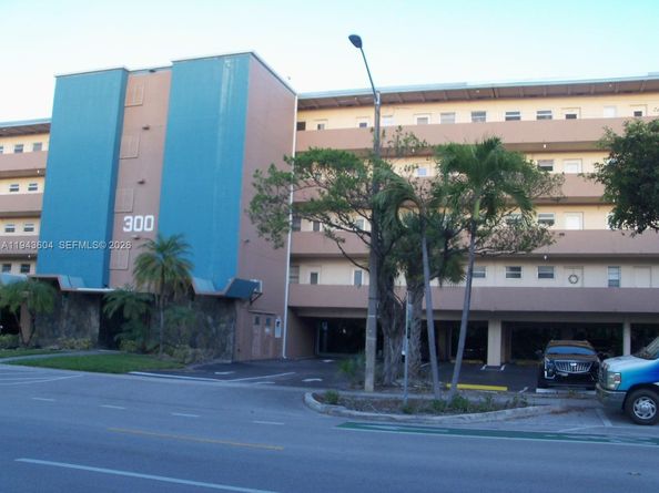 300 NE 14th Ave 206, Hallandale Beach FL 33009