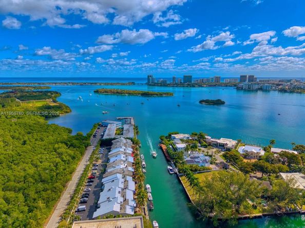 2000 NE 135th St 708, North Miami FL 33181