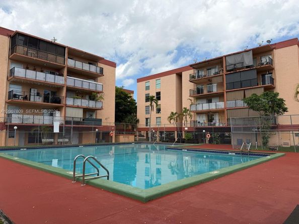 1910 W 56th St 3121B, Hialeah FL 33012