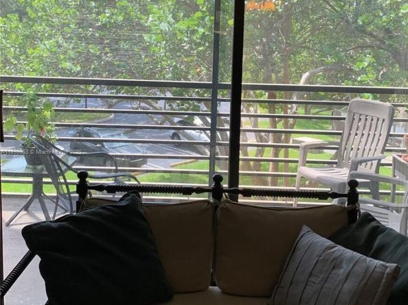 900 Colony Point Cir 305, Pembroke Pines FL 33026