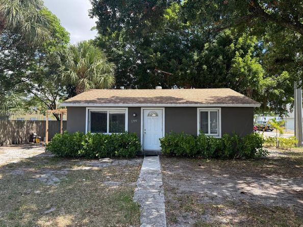 1299 NE 40th Ct, Oakland Park FL 33334
