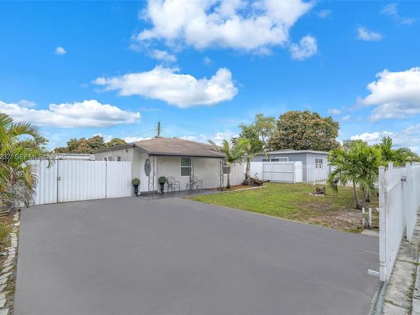 2521 NW 151st St, Miami Gardens FL 33054