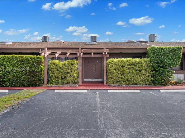 2679 S Parkview Dr, Hallandale Beach FL 33009
