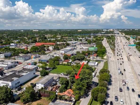 652 NW 31st St, Miami FL 33127