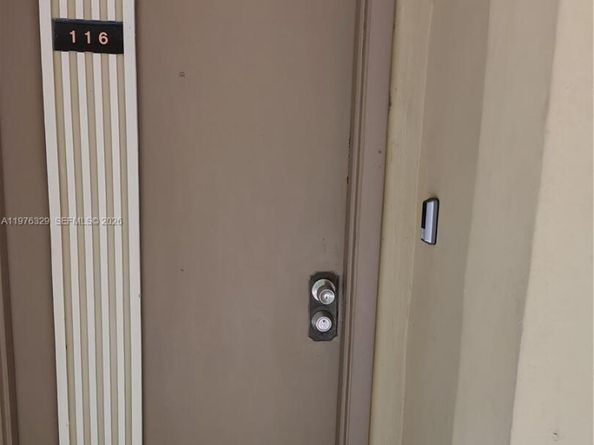 8635 NW 8th St 116, Miami FL 33126