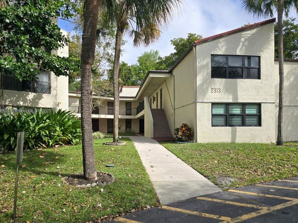 2313 S Cypress Bend Dr 123A, Pompano Beach FL 33069