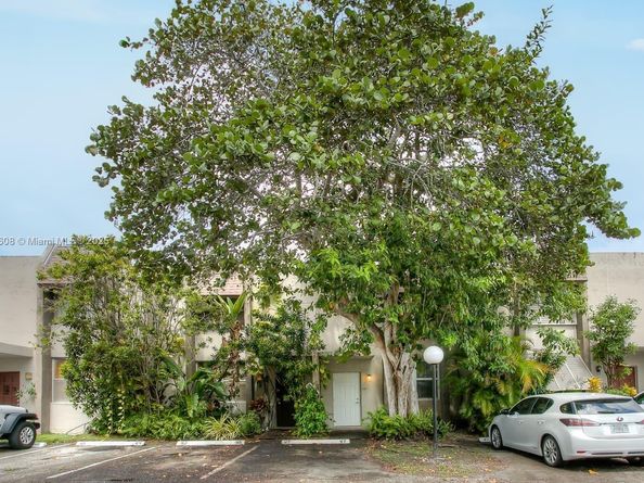 14329 Memorial Hwy 7K, Miami FL 33161