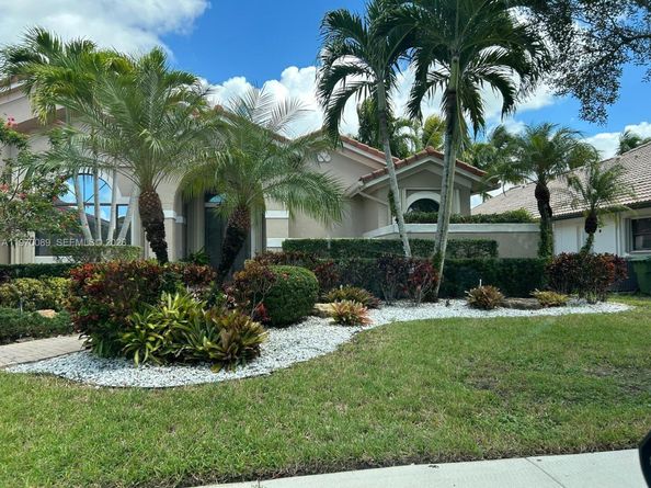1040 Sandalwood Ln, Weston FL 33326