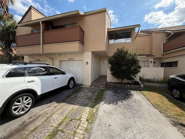 853 NW 81st Ter, Plantation FL 33324