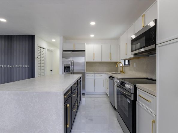 1781 NW 94th St, Miami FL 33147