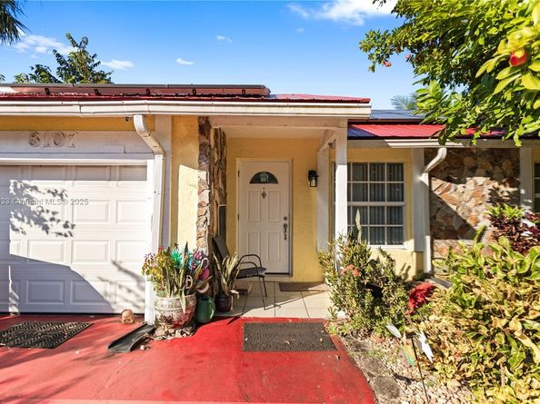 8107 SW 19th St, North Lauderdale FL 33068
