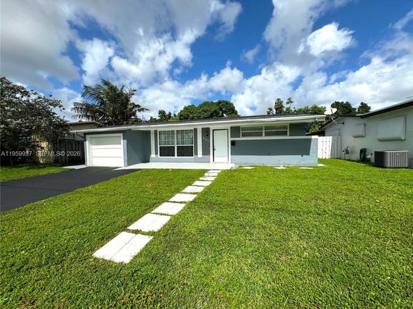 8521 NW 25th Ct, Sunrise FL 33322