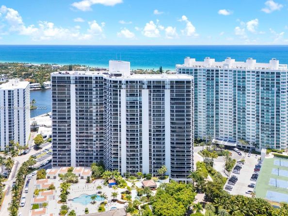 20281 E Country Club Dr 1009, Aventura FL 33180