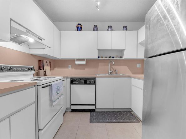 1900 W 68th St F302, Hialeah FL 33014