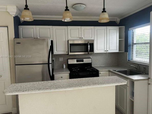 7101 SW 89th Ct 212, Miami FL 33173