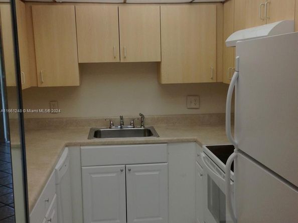 6300 S Falls Cir Dr 106, Lauderhill FL 33319