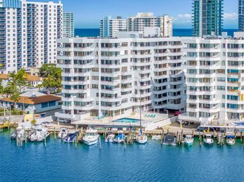 6830 Indian Creek Dr