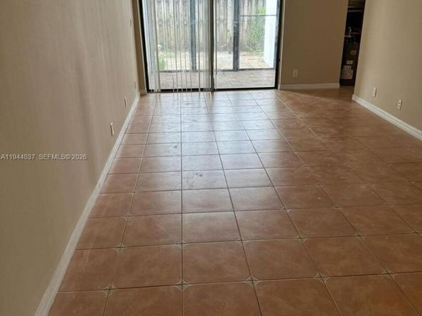 216 Lake Pointe Dr 120, Oakland Park FL 33309