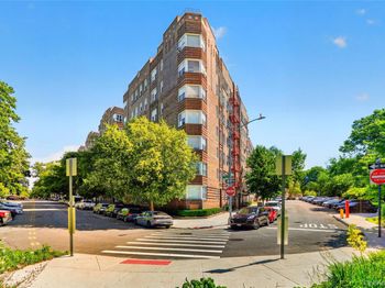 601 Pelham Parkway N