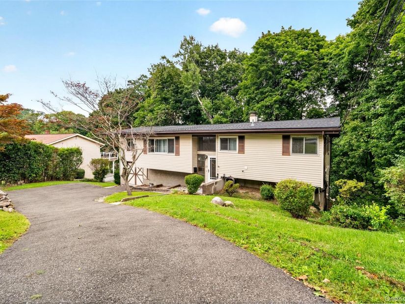 23 Howard Avenue, Valhalla NY 10595