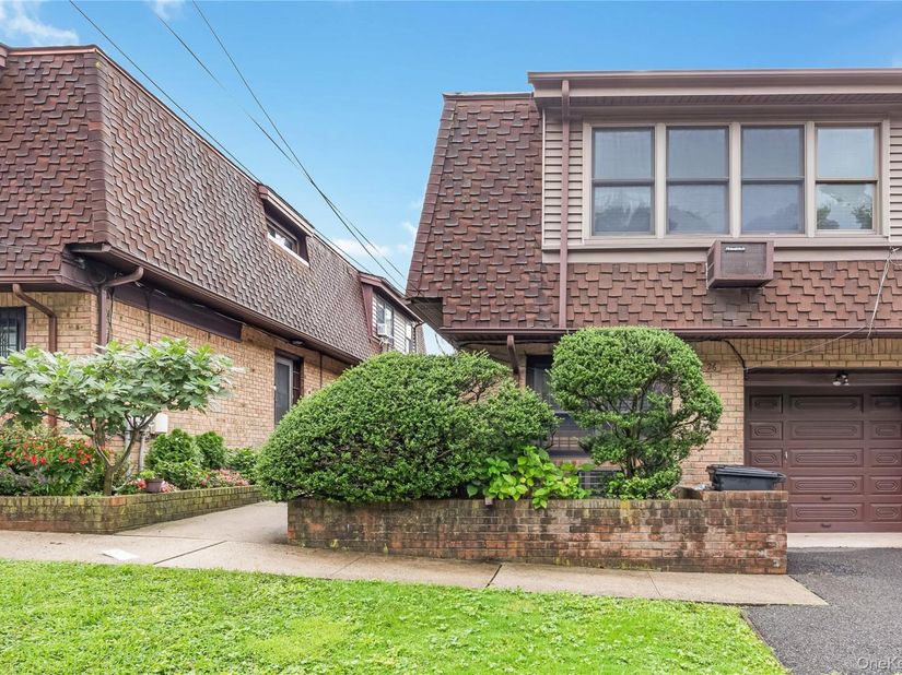 61-26 233 Street, Oakland Gardens NY 11364
