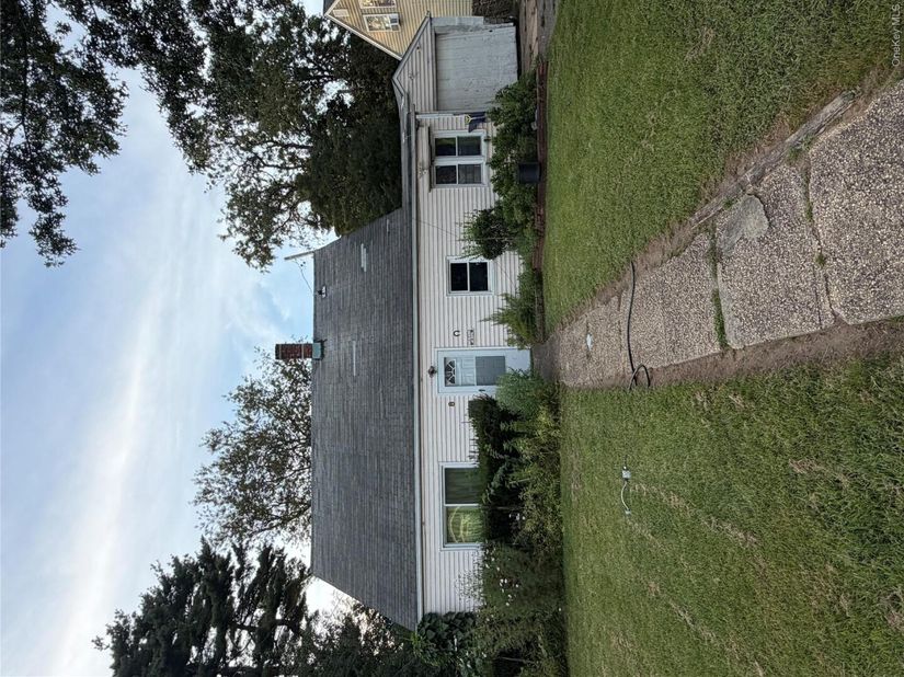 8 Bramble Lane, Westbury NY 11590