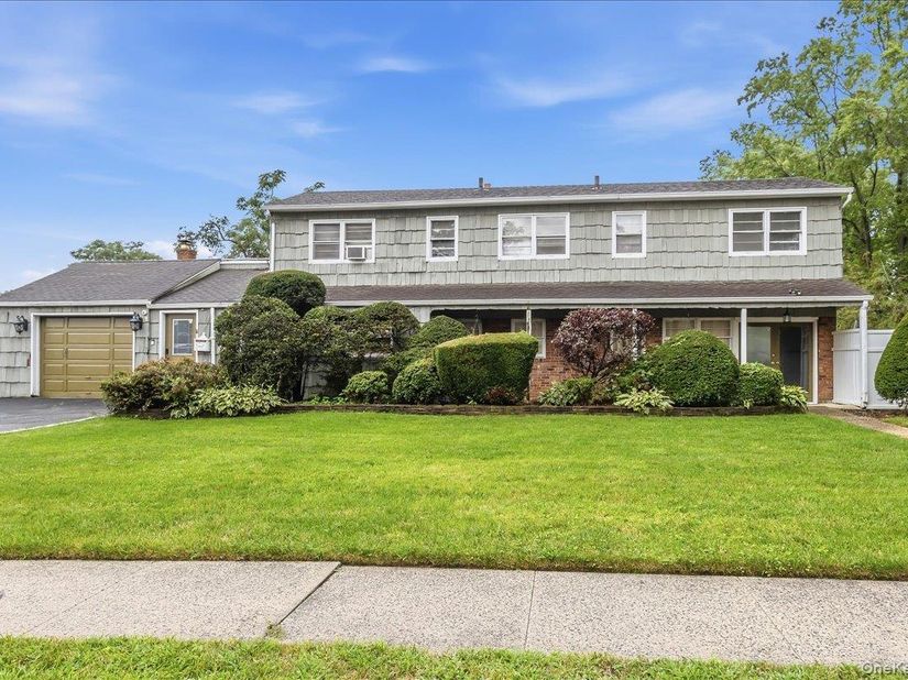 1 Greentree Circle, Westbury NY 11590