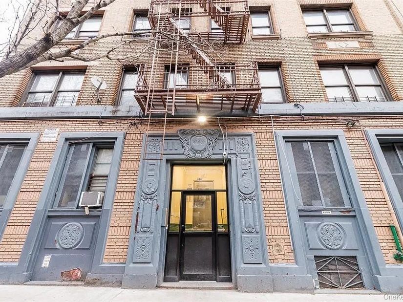 950 Hoe Avenue 2B, Bronx NY 10459