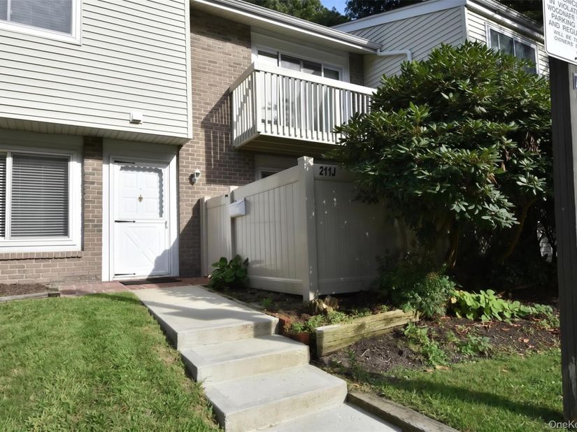211 Springmeadow Drive J, Holbrook NY 11741