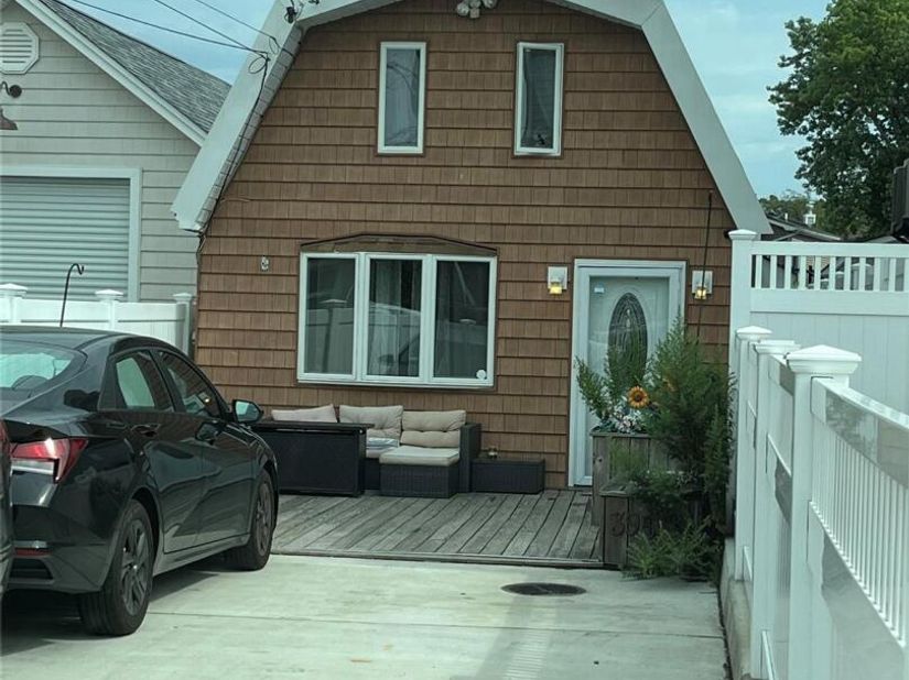3955 South Street, Seaford NY 11783