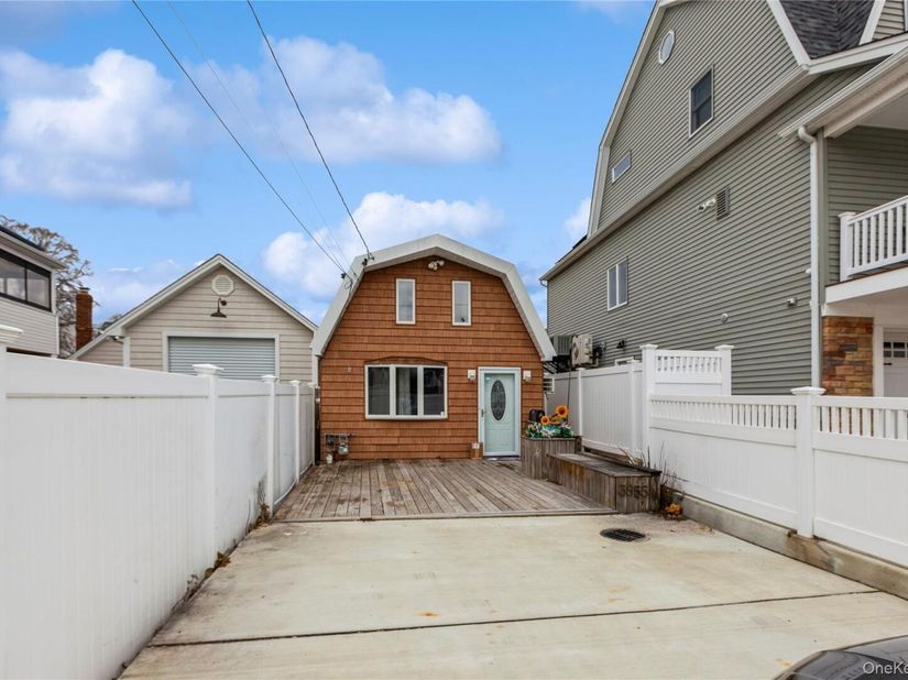 3955 South Street, Seaford NY 11783