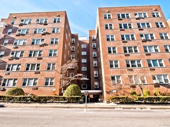 30 E Hartsdale Avenue