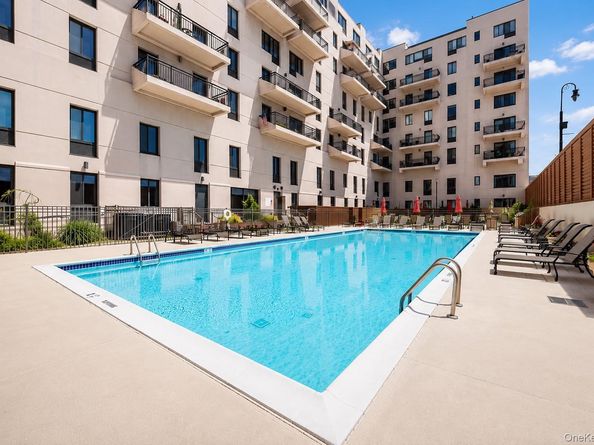 100 Broadway W 4T, Long Beach NY 11561