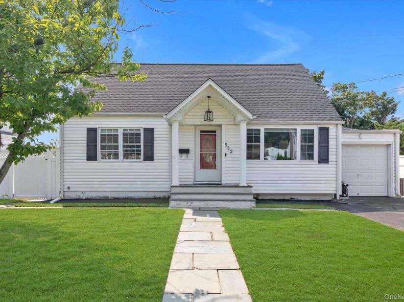 552 18th Street, West Babylon NY 11704