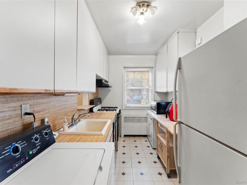251-29 61st Avenue 719, Little Neck NY 11362