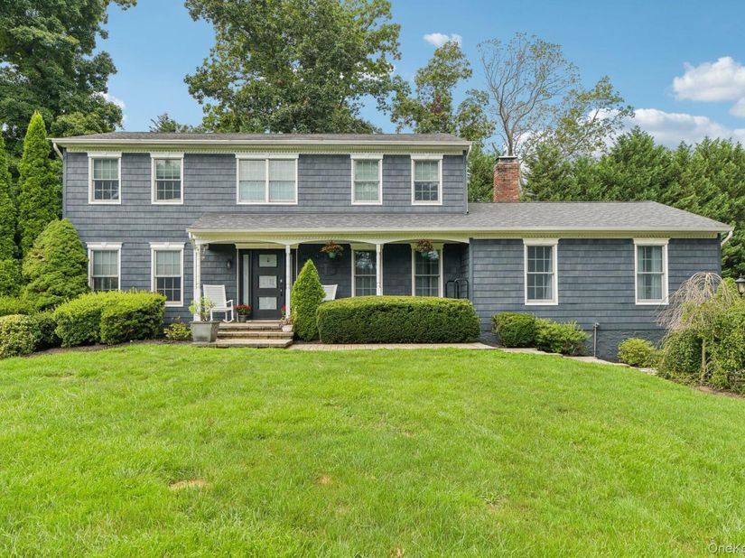 6 Pebble Hill Court, Northport NY 11768