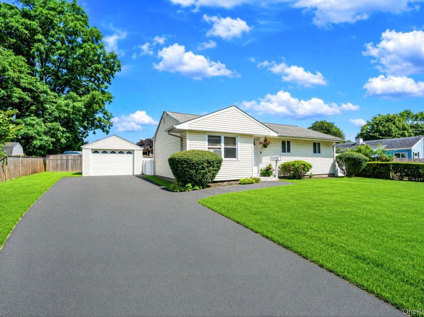 2803 Eagle Avenue, Medford NY 11763