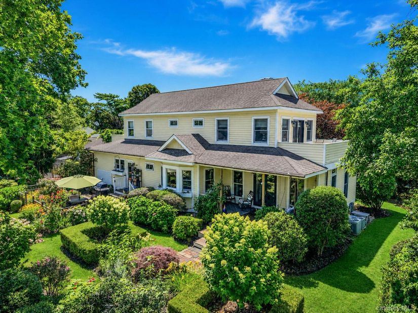 8 Jackson Avenue, East Quogue NY 11942