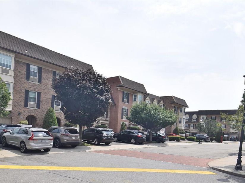 12-27 Diane Place 196 U, Bayside NY 11360