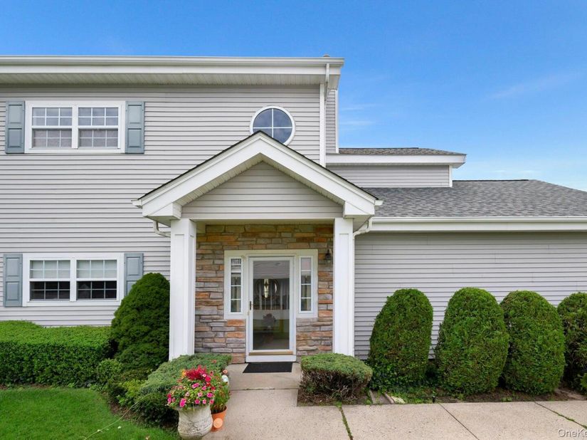 533 Highland Court, Moriches NY 11955