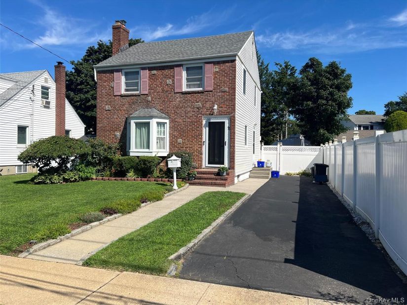 11 Bonaparte Place, Baldwin NY 11510