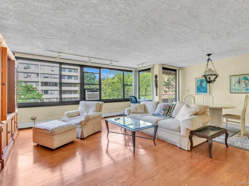 166-10 Powells Cove Boulevard 5D, Beechhurst NY 11357