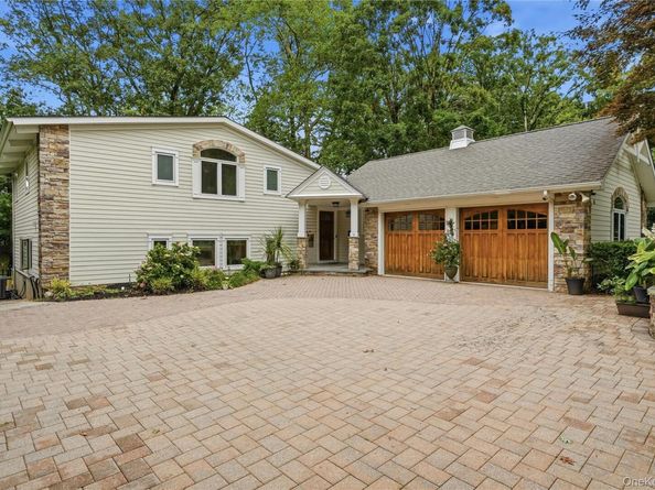 16 Sagamore Road, East Norwich NY 11732