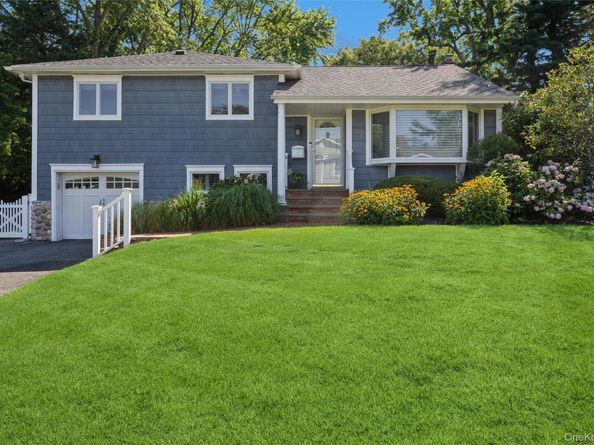 17 Duncan Lane, Huntington NY 11743