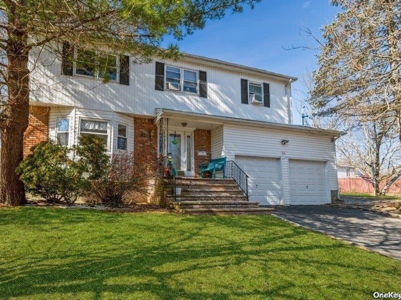 93 Beacon Hill Road, Port Washington NY 11050