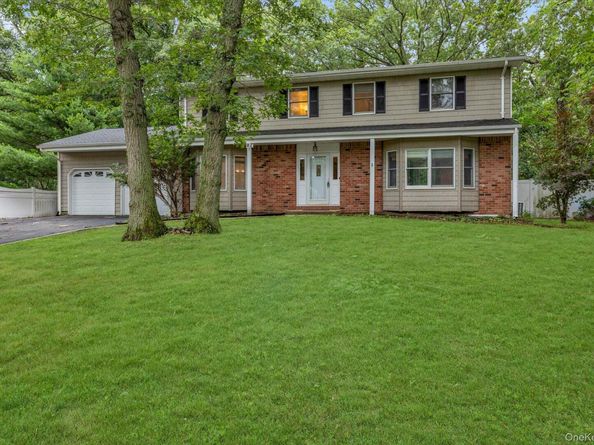 8 Julia Circle, East Setauket NY 11733